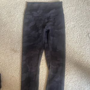 Lulu lemon size 4 (tag is ripped off) leggings